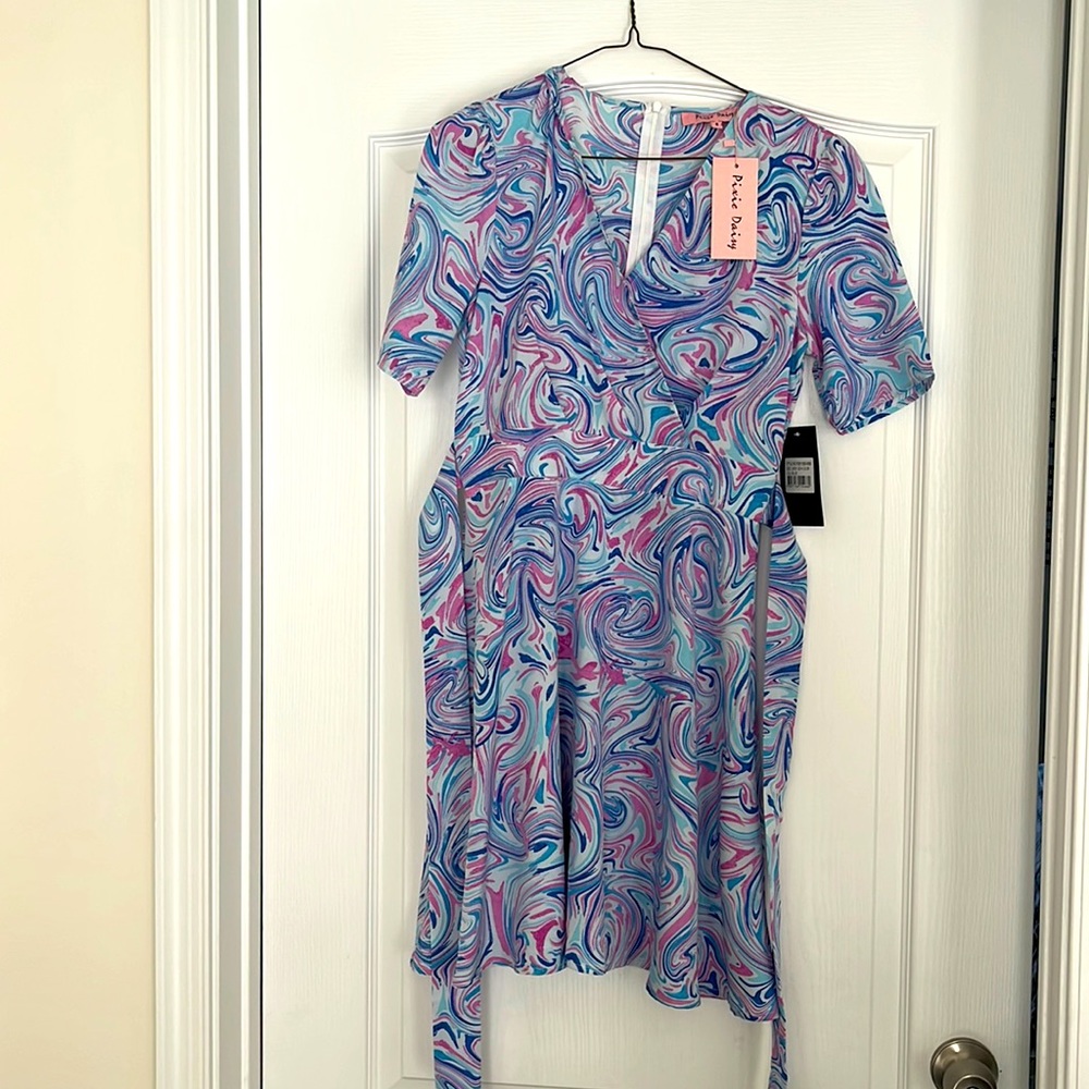 Fun mini dress with tie at waist